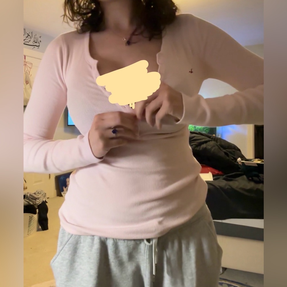 Hollister Icon Henley Women's Top - Light Lilac - Picture 2 of 2